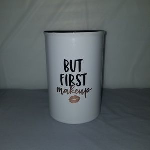 NWOT Makeup Brush Cup Holder